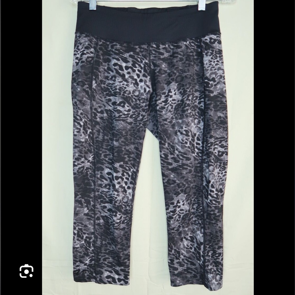 Betsey Johnson leopard print active leggings retro Y2K cheetah